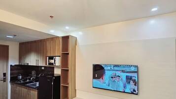 Microwave, stovetop, coffee/tea maker, cookware/dishes/utensils