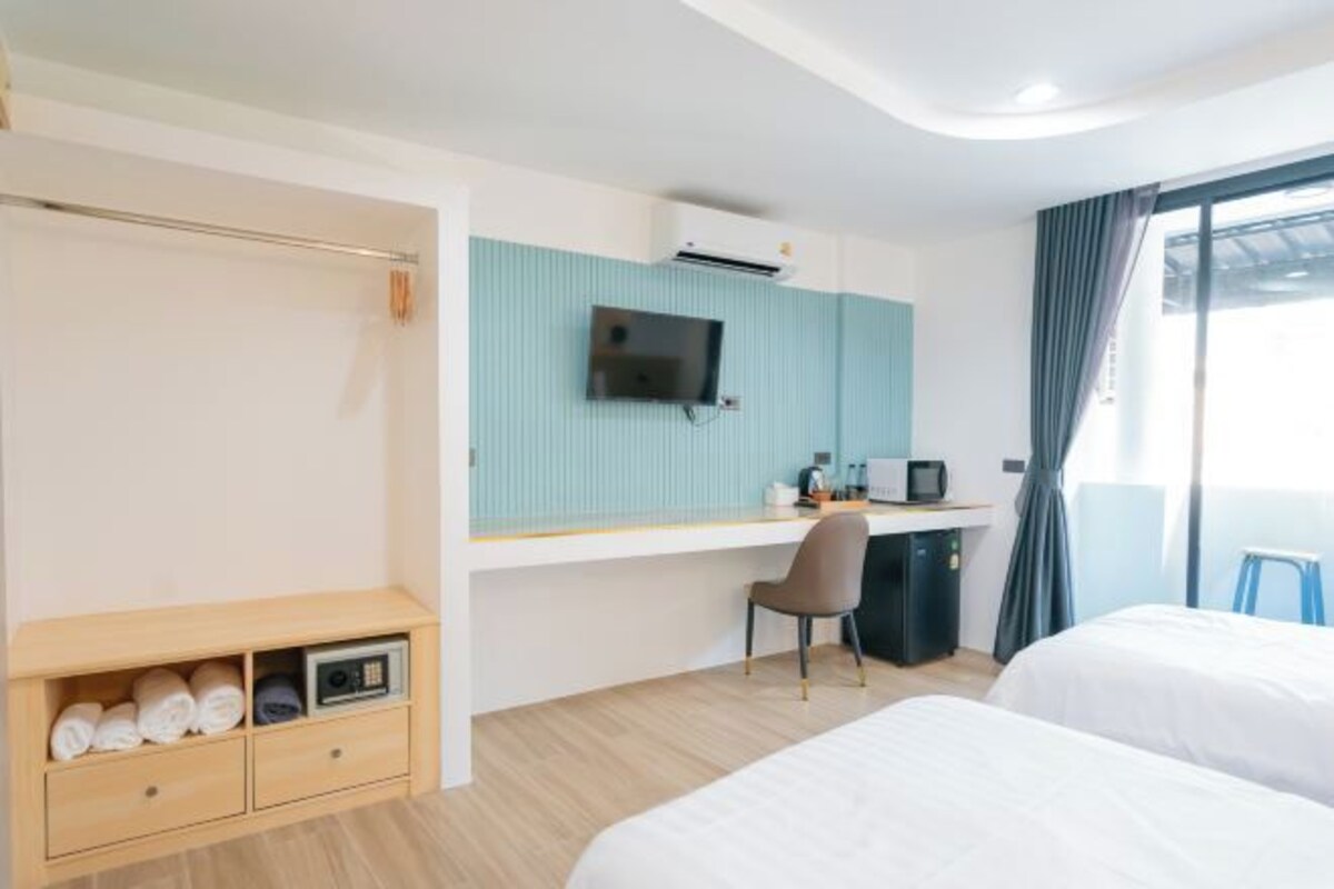 Desk, free WiFi, bed sheets