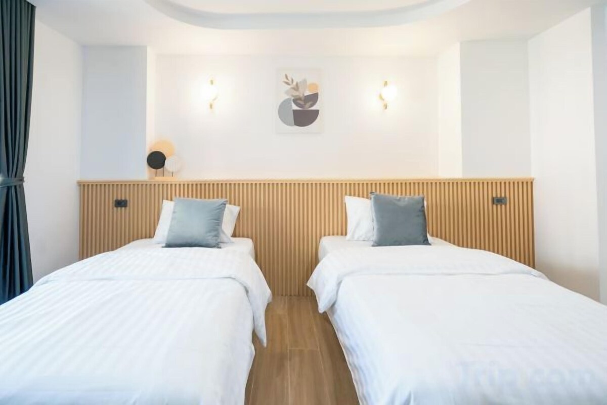 Escritorio, wifi gratis, ropa de cama