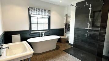 House | Bathroom | Separate bathtub and shower, deep-soaking bathtub, towels
