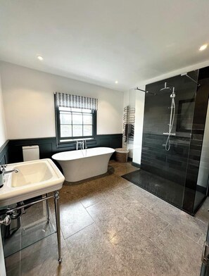 Bathroom - Luxury Leamington Spa House With 3 Bedrooms (Royal Leamington Spa)
