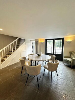 House | Dining