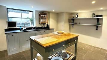 Rumah | Dapur pribadi | Lemari es, microwave, oven, dan kompor