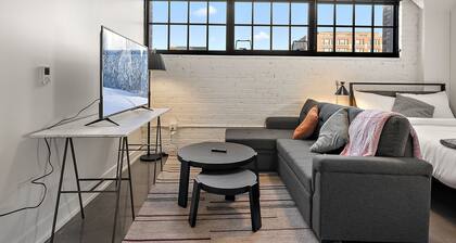 CozySuites NLG - Modern studio condo #28
