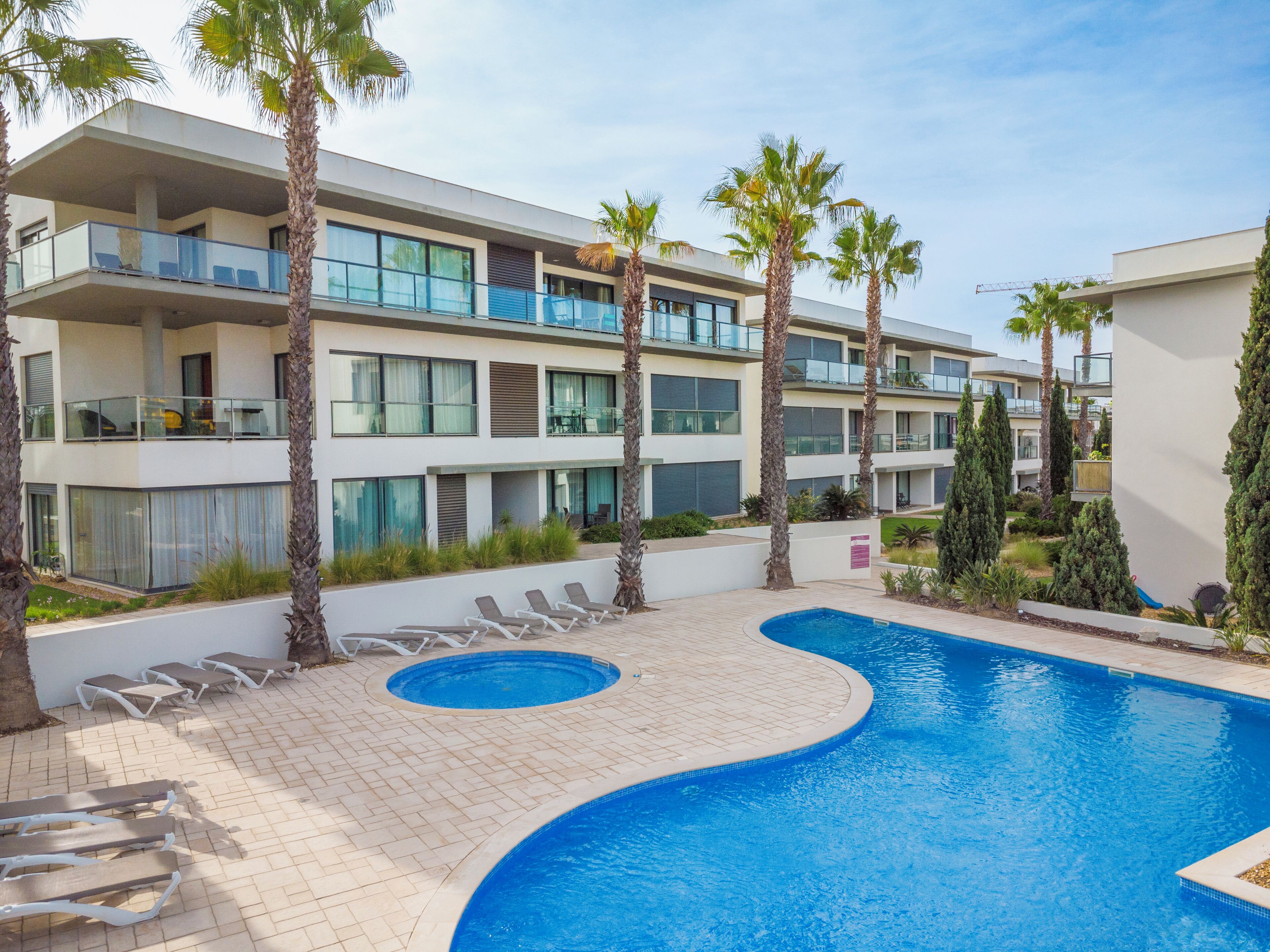 حمّام سباحة خارجي