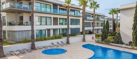 حمّام سباحة خارجي