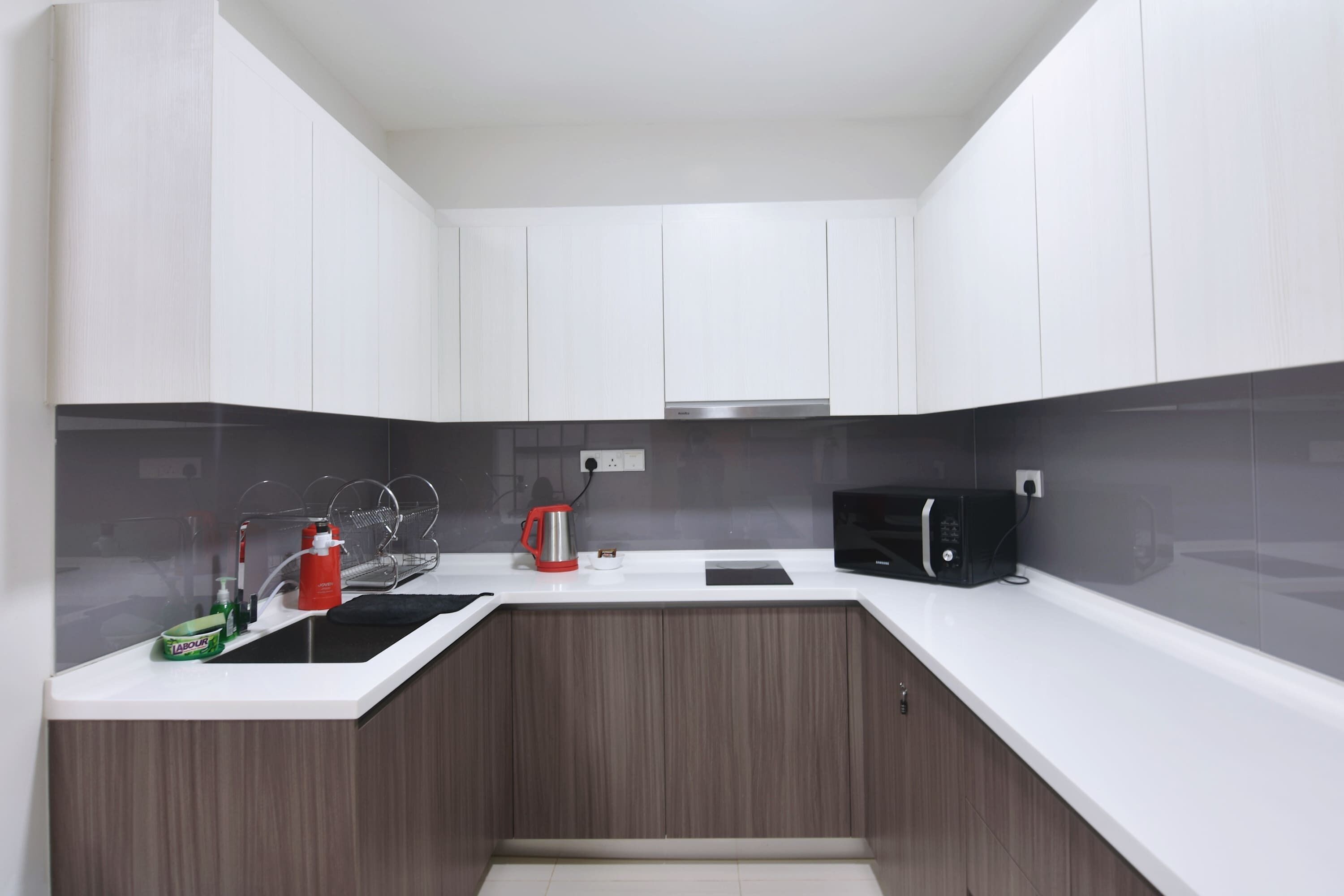 Fridge, microwave, stovetop, cookware/dishes/utensils