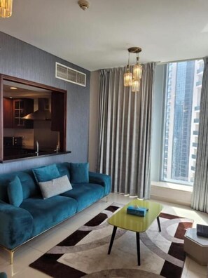 Apartment, Balcony, City View | Living area