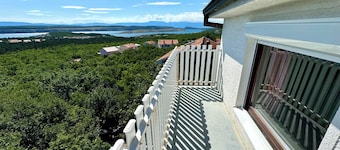 Apartment Lora 1