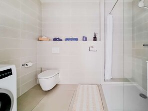 Bathroom - Luxury Seaview Studio – Un Écrin de Rêve entre Monaco & l’Italie | Krystal Palace (Beausoleil)