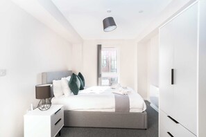 2 多间卧室、办公桌、熨斗/熨衣板、WiFi