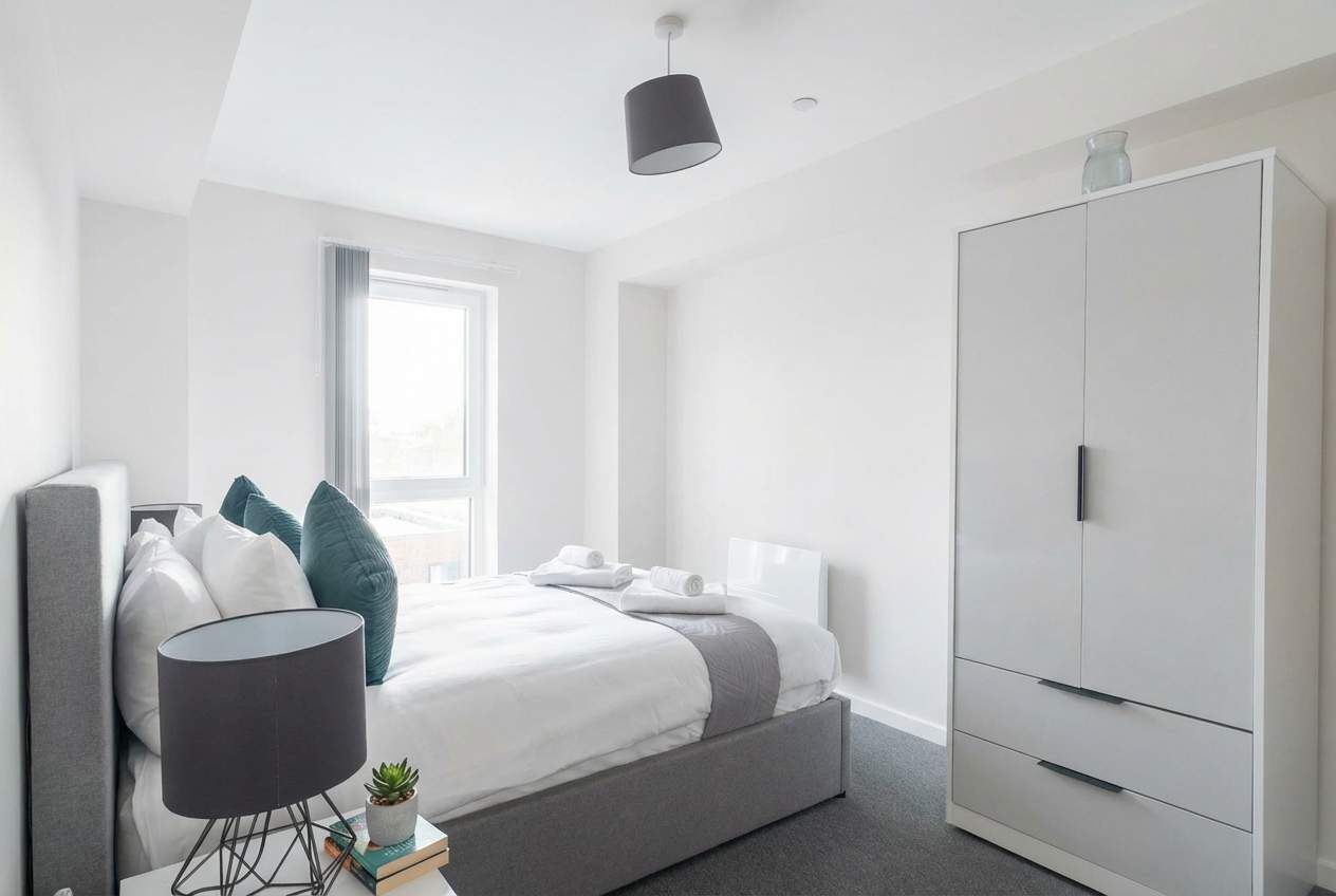2 bedrooms, desk, iron/ironing board, WiFi