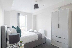 2 Schlafzimmer, Schreibtisch, Bügeleisen/Bügelbrett, WLAN