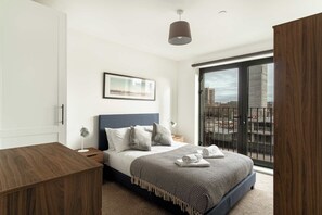 2 habitaciones, tabla de planchar con plancha, wifi y ropa de cama 