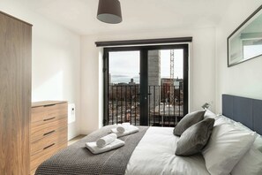 2 室のベッドルーム、アイロン / アイロン台、WiFi、ベッドシーツ