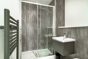 Shower, free toiletries, hair dryer, towels