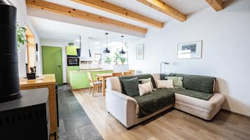 Comfort Apartment | Living room | Flat-screen TV