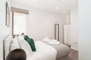 1 habitación, tabla de planchar con plancha, wifi y ropa de cama 