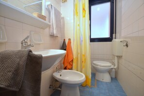 Douche, serviettes fournies