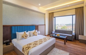 Deluxe-Doppelzimmer, Stadtblick | 1 Schlafzimmer, Schreibtisch, Bügeleisen/Bügelbrett