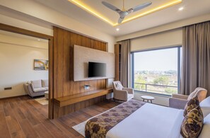 Suite, Stadtblick | Schreibtisch, Bügeleisen/Bügelbrett, kostenloses Internet per Kabel