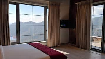 Deluxe Double Room, Balcony, Mountain View | Desk, blackout drapes, iron/ironing board, free WiFi