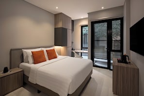 Grand Room, Balcony | In-room safe, desk, laptop workspace, iron/ironing board - Fulmar Pasteur (Bandung)