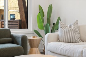 Smart TV, fireplace, offices