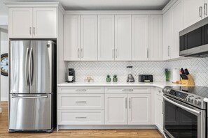 Mikrowelle, Ofen, Herdplatte, Geschirrspüler