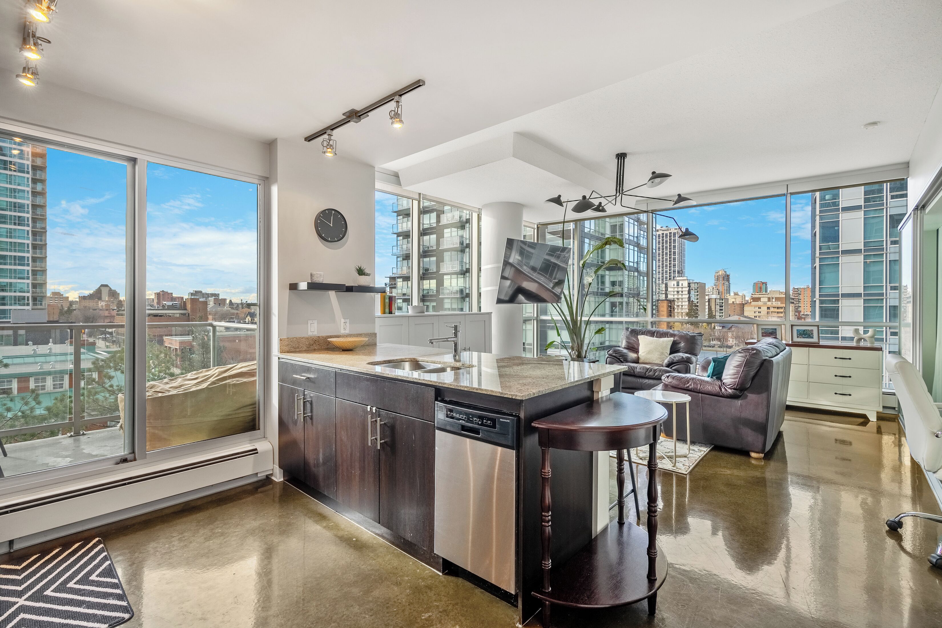 المنشأة من الداخل