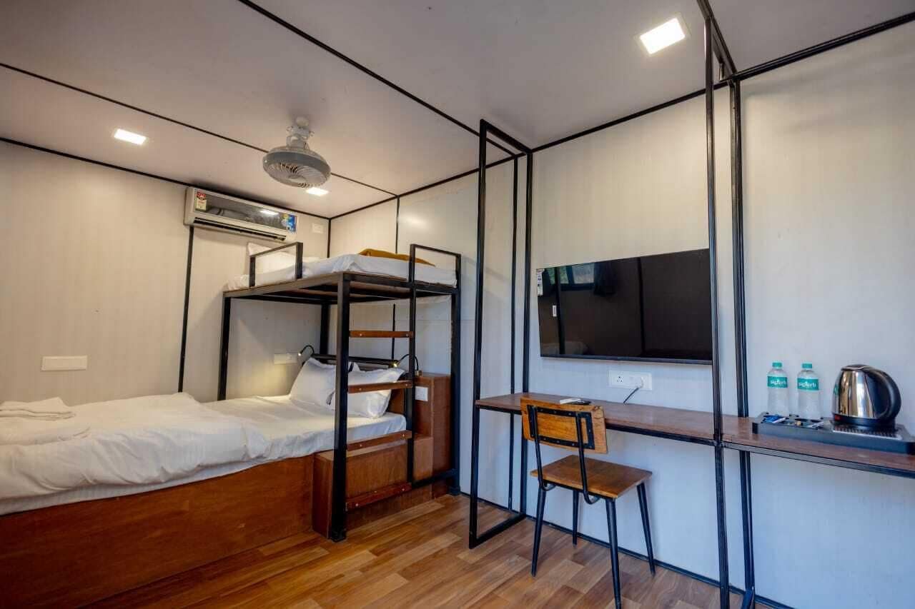 Premier Room | Desk, free WiFi