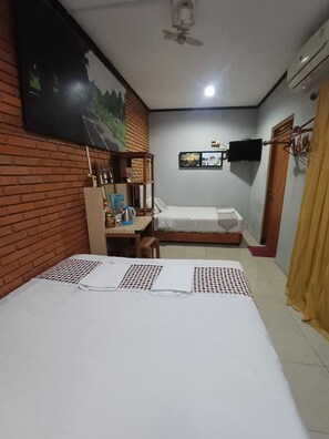 Standard Double Room, Garden View | Free WiFi - Sudarno Syariah Homestay (Borobudur)