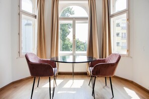 Dining - Blueground | Vršovice, near park & peaceful area (PRG-6) (Prague)