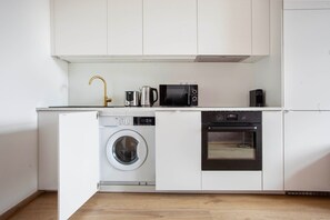 Microwave, oven, dishwasher, cookware/dishes/utensils