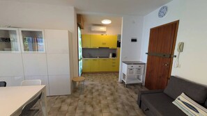 Apartment, 2 Bedrooms, Terrace, City View | Living room