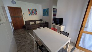 Apartment, 2 Bedrooms, Terrace, City View | Living room