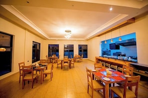 Restaurant - RITZY ARCADIA COTTAGES (Arusha)