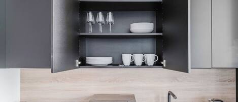 Microwave, oven, dishwasher, cookware/dishes/utensils