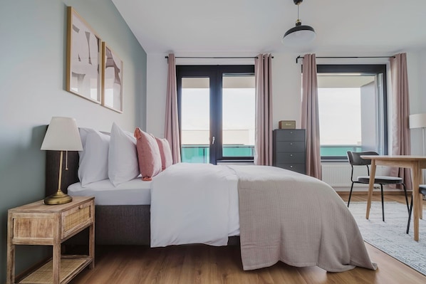 Iron/ironing board, free WiFi, bed sheets