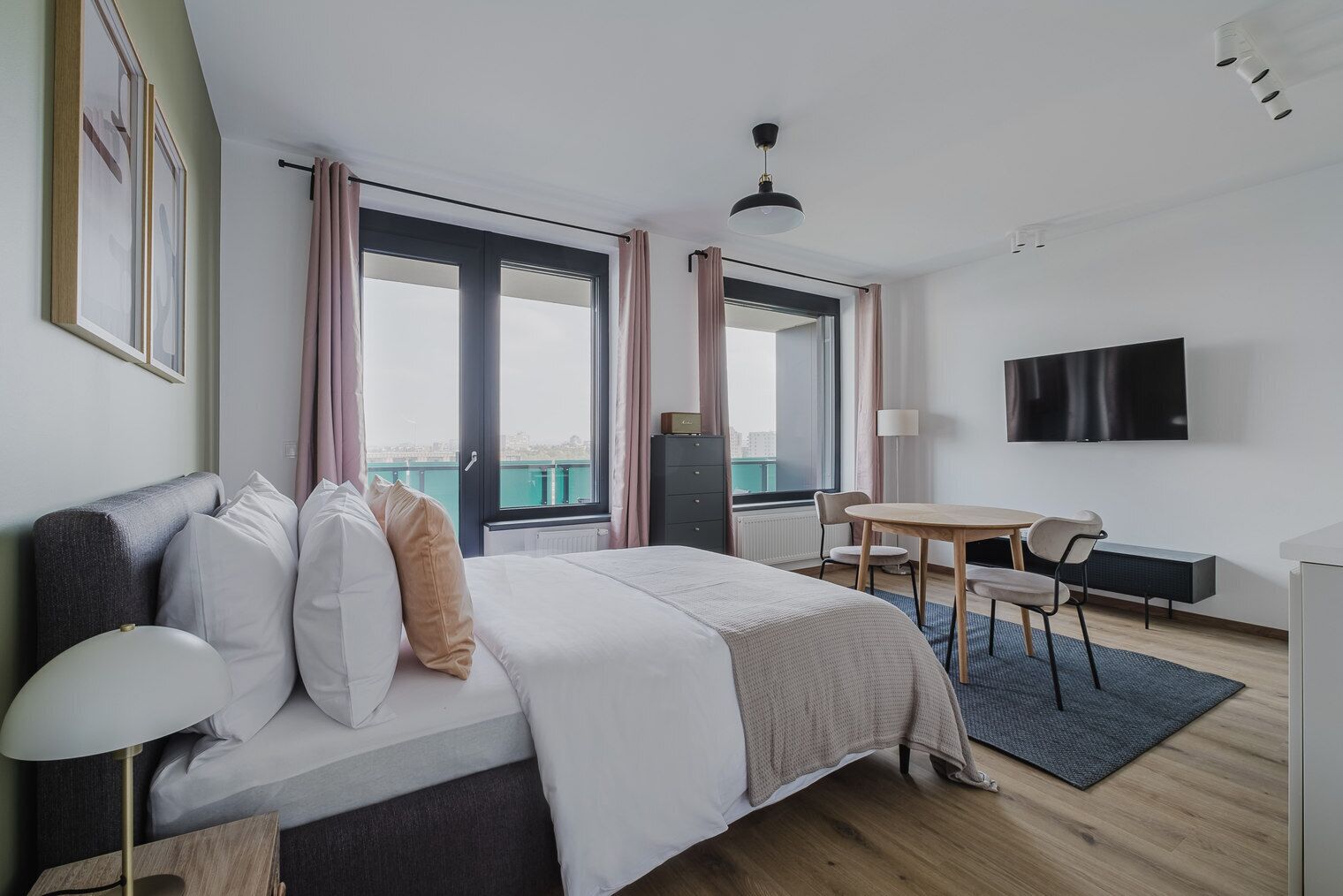 Fer et planche à repasser, accès au Wi-Fi (inclus), literie fournie