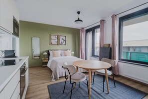 1 habitación, tabla de planchar con plancha, wifi gratis y ropa de cama 