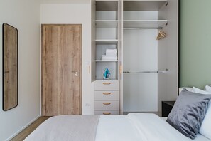 1 habitación, tabla de planchar con plancha, wifi gratis y ropa de cama 