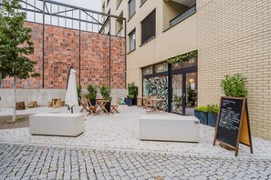 Outdoor dining - Blueground | Prague 7, furnished, close to offices (PRG-27) (Prague)