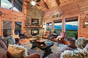 テレビ、暖炉、書斎 / ワークスペース