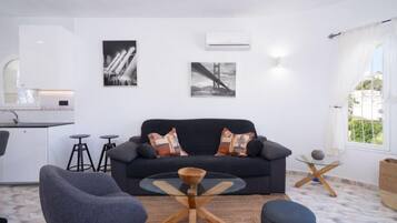 House, 3 Bedrooms, Terrace | Living area