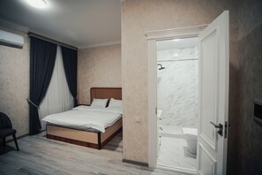 Habitación doble Confort | Caja de seguridad en la habitación y escritorio 