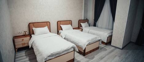 Comfort Triple Room | In-room safe, desk, laptop workspace, blackout drapes