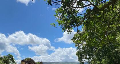 Relaxing retreat in an 1880's Chapel development, coastlines & national parks.