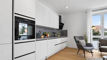 KĂŒhlschrank, Ofen, Herdplatte, GeschirrspĂŒler