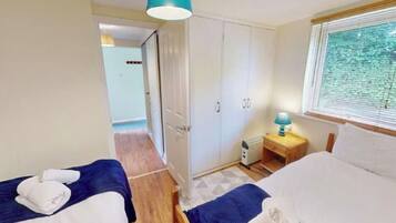 2 soverom, strykejern/-brett, reiseseng for barn og wi-fi